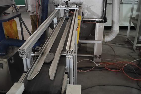 Sviluppo e tendenze dell'automazione dei macchinari per la produzione di pastiglie freno